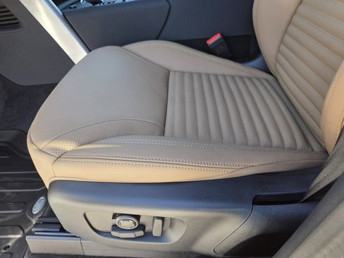 New 2026 Land Rover Discovery Limited Edition image 23