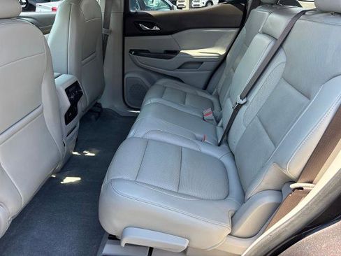 Used 2019 GMC Acadia SLT w/ LPO, Cargo Package FWD image 17