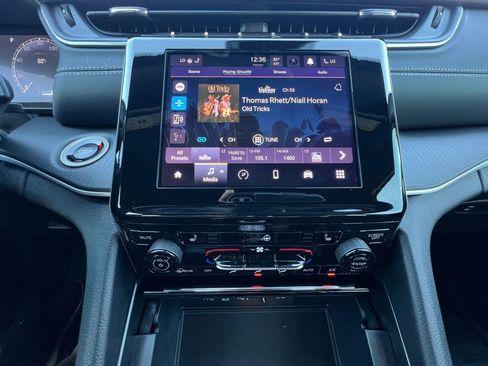 New 2025 Jeep Grand Cherokee L Altitude image 8