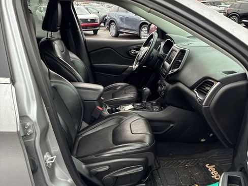 Used 2019 Jeep Cherokee Latitude Plus image 8