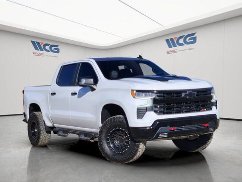 Used 2022 Chevrolet Silverado 1500 LT Trail Boss w/ LT Trail Boss Premium Package AWD/4WD image 2