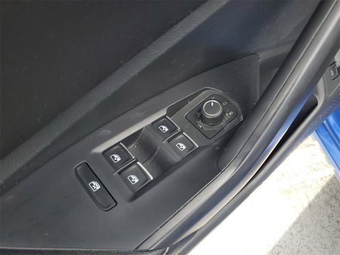 Used 2022 Volkswagen Jetta SE image 17