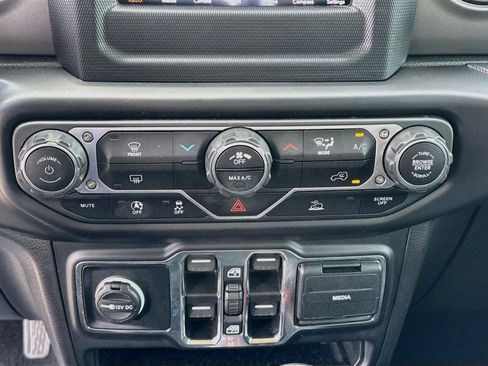 Used 2022 Jeep Gladiator Sport AWD/4WD image 15