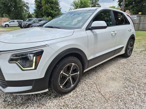 Used 2025 Kia Niro LX FWD image 1