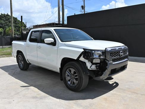 Used 2025 Nissan Frontier SV w/ SV Convenience Package RWD image 1