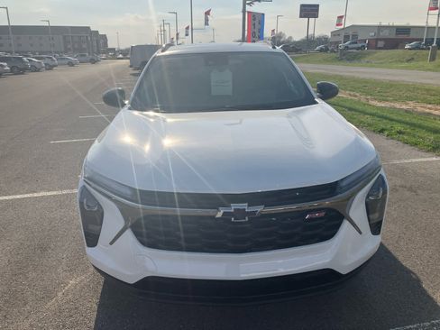 New 2026 Chevrolet Trax RS w/ Driver Confidence Package image 2