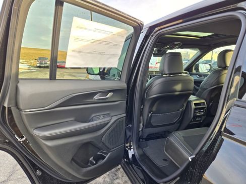 New 2025 Jeep Grand Cherokee Altitude image 26