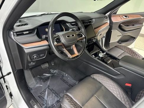 Used 2024 Jeep Grand Cherokee Summit w/ Adv Protech Group IV AWD/4WD image 16