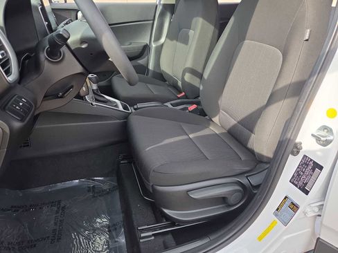 Used 2020 Hyundai Venue SE image 17