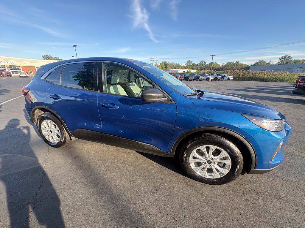 Used 2023 Ford Escape Active AWD/4WD image 4