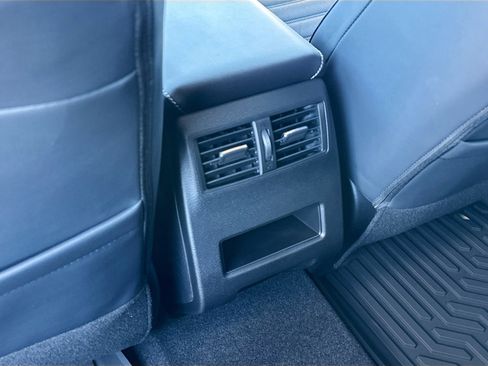 New 2025 Mitsubishi Outlander SE image 19