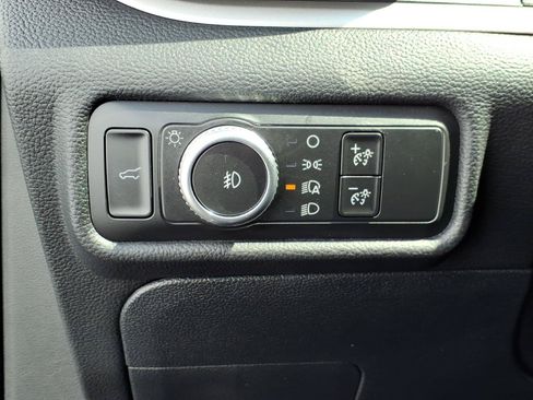 Used 2020 Ford Explorer XLT w/ Equipment Group 202A AWD/4WD image 19