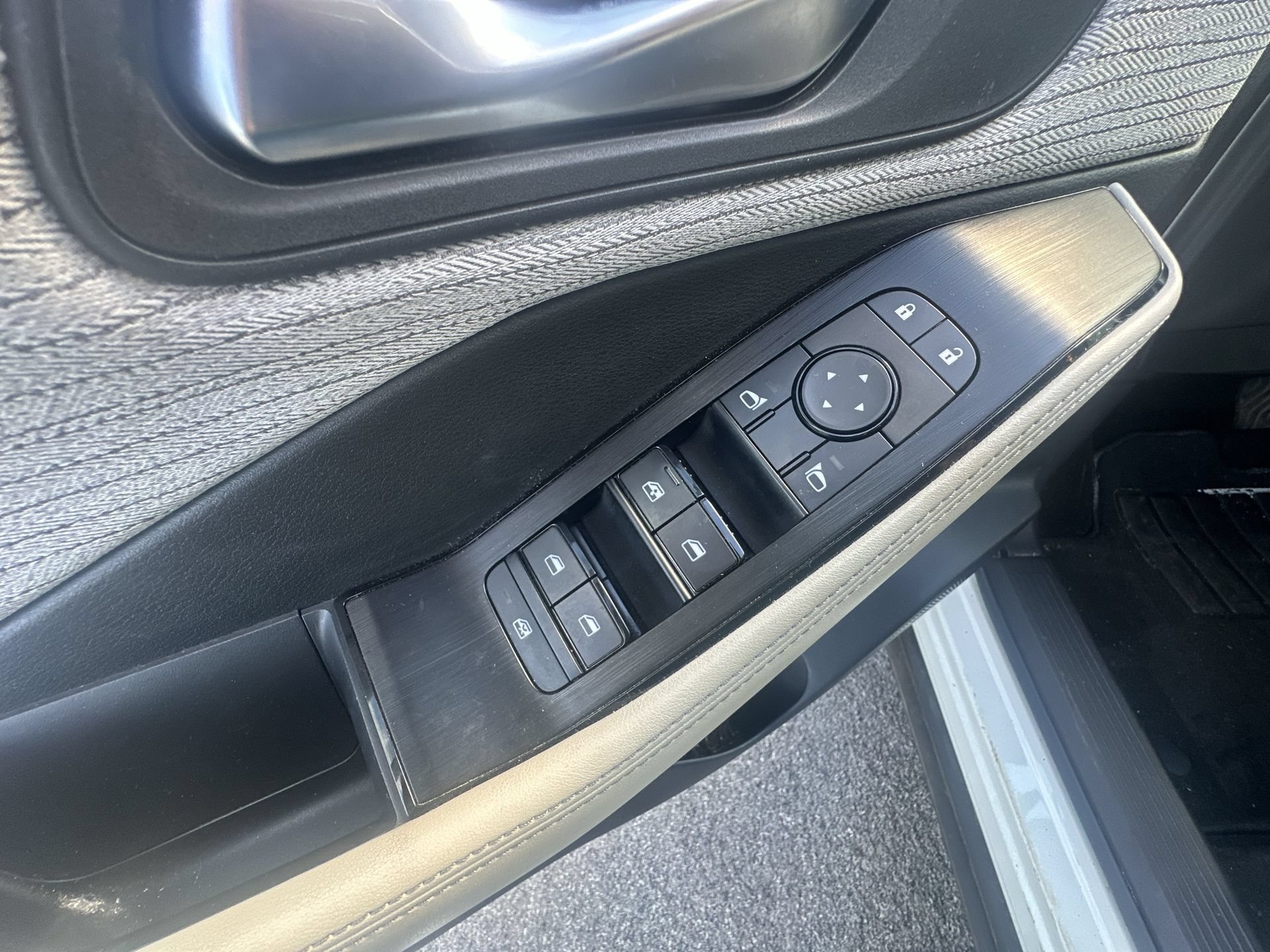 Used 2021 Nissan Rogue SV AWD/4WD image 23