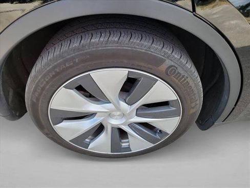 Used 2023 Tesla Model Y Long Range AWD/4WD image 11
