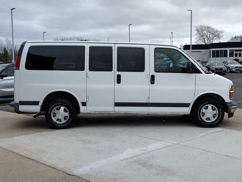 Used 2000 Chevrolet Express 1500 Passenger w/ LS Preferred Equipment Group RWD image 12