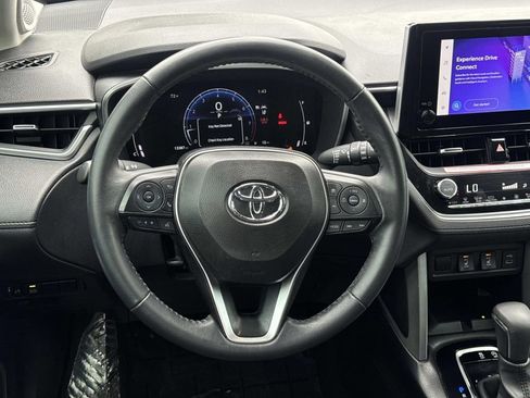 Used 2024 Toyota Corolla Cross XLE w/ Convenience Package FWD image 7