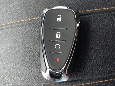 Used 2021 Chevrolet Traverse LT FWD image 32