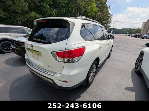 Used 2016 Nissan Pathfinder SL FWD image 3