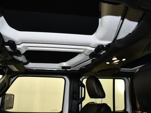 Used 2020 Jeep Wrangler Unlimited Sahara AWD/4WD image 39