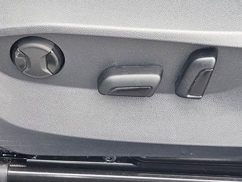 Used 2024 Volkswagen Taos SE image 14