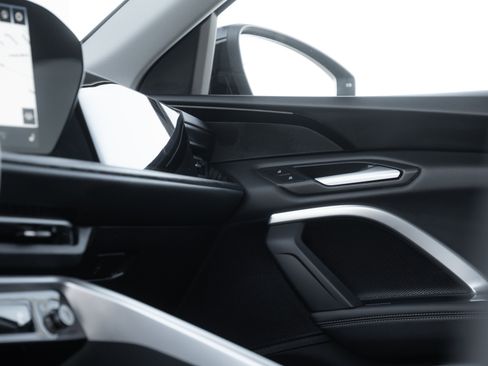 Certified 2025 Audi Q5 Premium w/ Convenience Package image 16