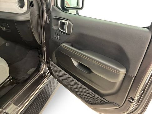 Used 2025 Jeep Wrangler Unlimited Sahara AWD/4WD image 15