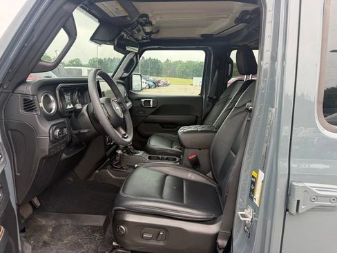 Used 2025 Jeep Gladiator Sport AWD/4WD image 10