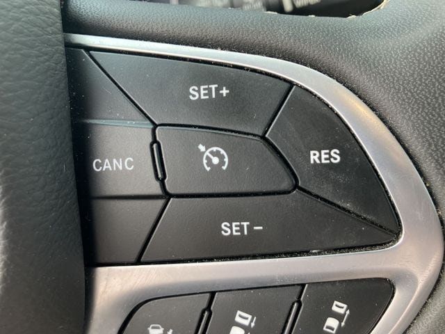Used 2023 Chrysler Pacifica Touring-L FWD image 19