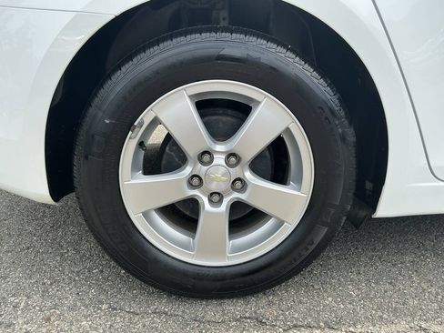 Used 2016 Chevrolet Cruze LT FWD image 12