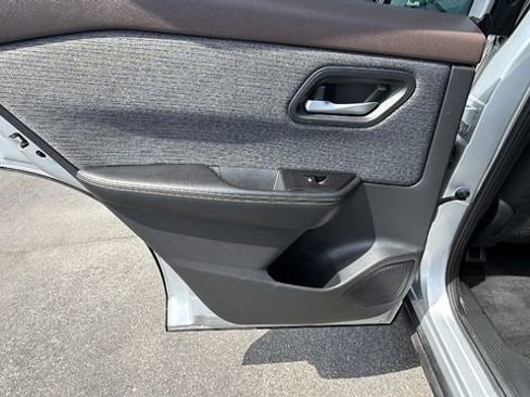 Used 2021 Nissan Rogue SV AWD/4WD image 34