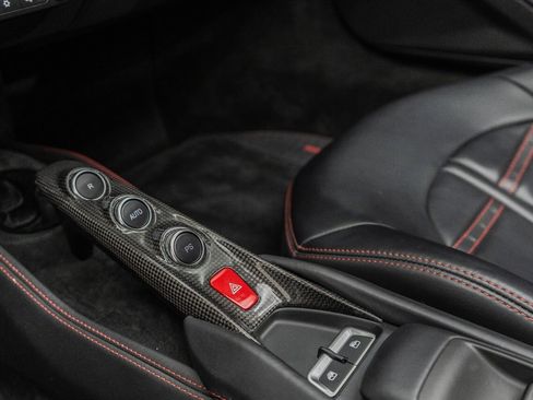 Used 2022 Ferrari F8 Tributo image 88