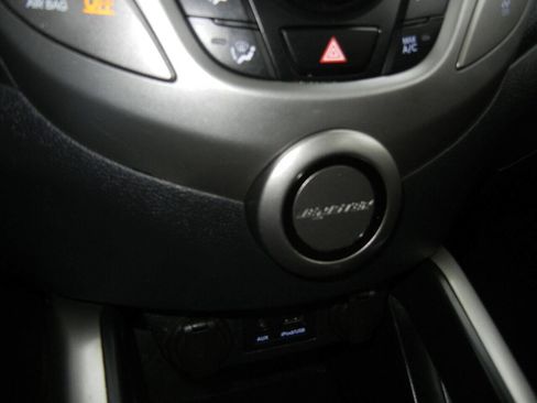 Used 2013 Hyundai Veloster FWD image 33