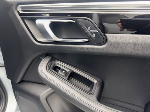 Used 2022 Porsche Macan image 48