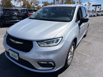 Used 2024 Chrysler Pacifica Touring-L