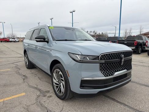 Certified 2025 Lincoln Navigator L Reserve image 2