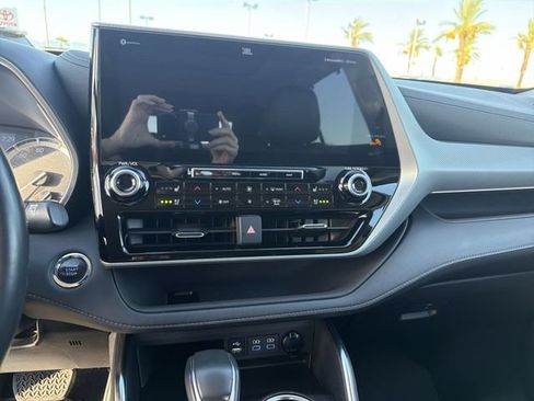 Used 2022 Toyota Highlander Platinum AWD/4WD image 19