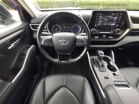 Used 2020 Toyota Highlander XLE image 44