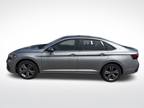 Used 2024 Volkswagen Jetta SE FWD image 10