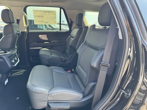 New 2026 Ford Expedition Active image 15