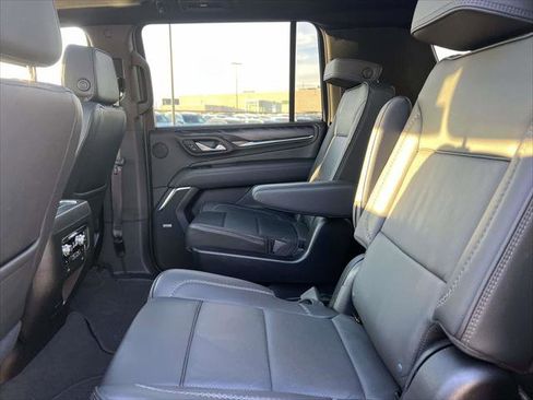 Used 2024 GMC Yukon XL Denali image 13