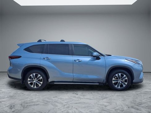 Used 2024 Toyota Highlander XLE image 8