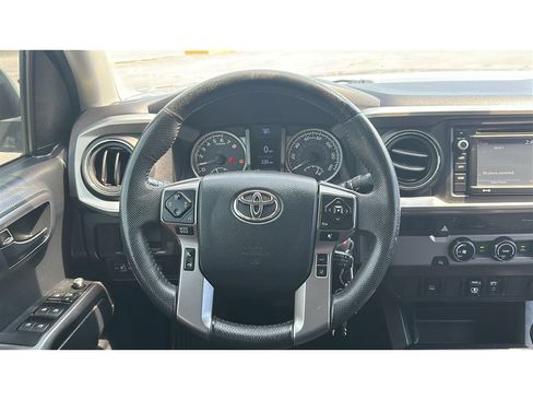 Used 2018 Toyota Tacoma SR5 RWD image 23