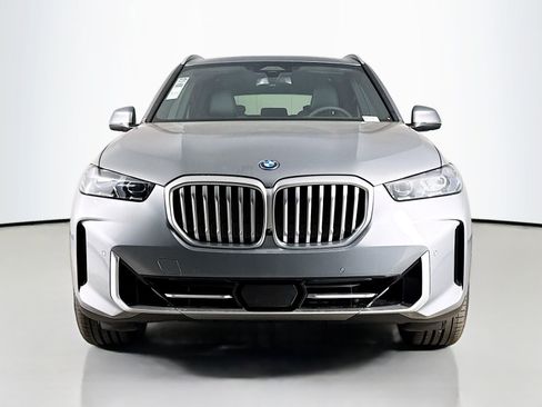 New 2026 BMW X5 xDrive50e w/ Premium Package image 2