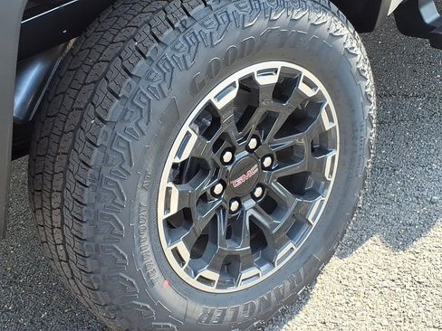 New 2026 GMC Canyon AT4 w/ Technology Plus Package AWD/4WD image 7