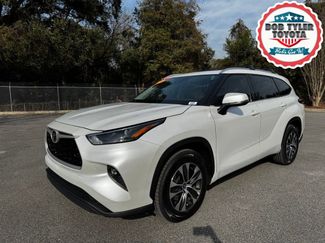 Used 2022 Toyota Highlander XLE video 1