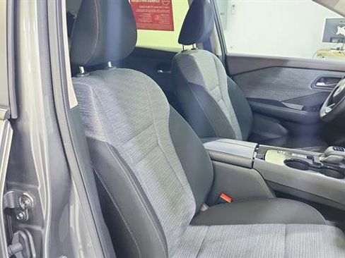 Certified 2023 Nissan Rogue SV FWD image 24
