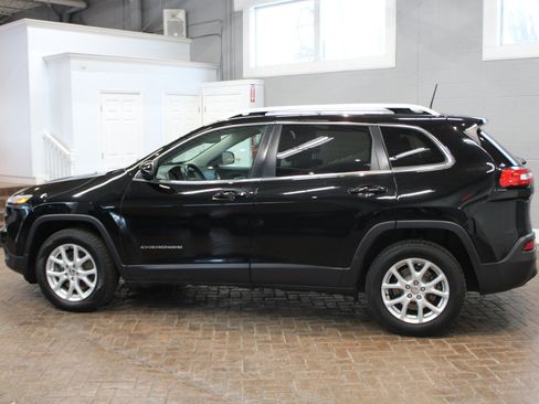 Used 2017 Jeep Cherokee Latitude image 4