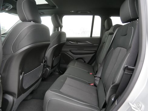 New 2025 Jeep Grand Cherokee Laredo X w/ Luxury Tech Group I image 11