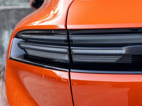 Certified 2025 Porsche Macan Electric image 18