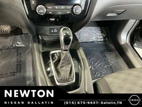Used 2020 Nissan Rogue Sport SV FWD image 9